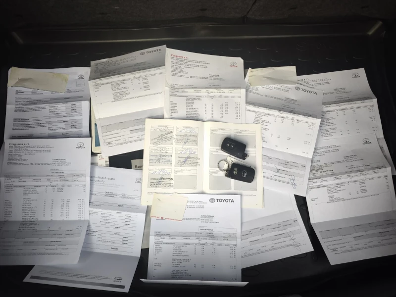 Toyota Yaris 1.5HYBRID LOUNGE FULL SERVICE IN TOYOTA NEW , снимка 12 - Автомобили и джипове - 52136128