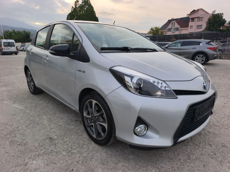Toyota Yaris 1.5HYBRID LOUNGE FULL SERVICE IN TOYOTA NEW , снимка 3 - Автомобили и джипове - 52136128