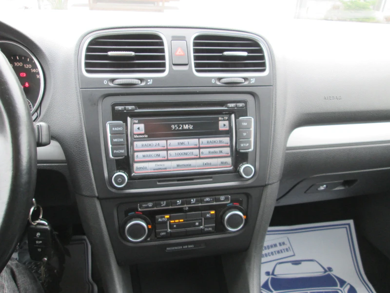 VW Golf Variant 1.6TDI-НОВА!!, снимка 13 - Автомобили и джипове - 52288149