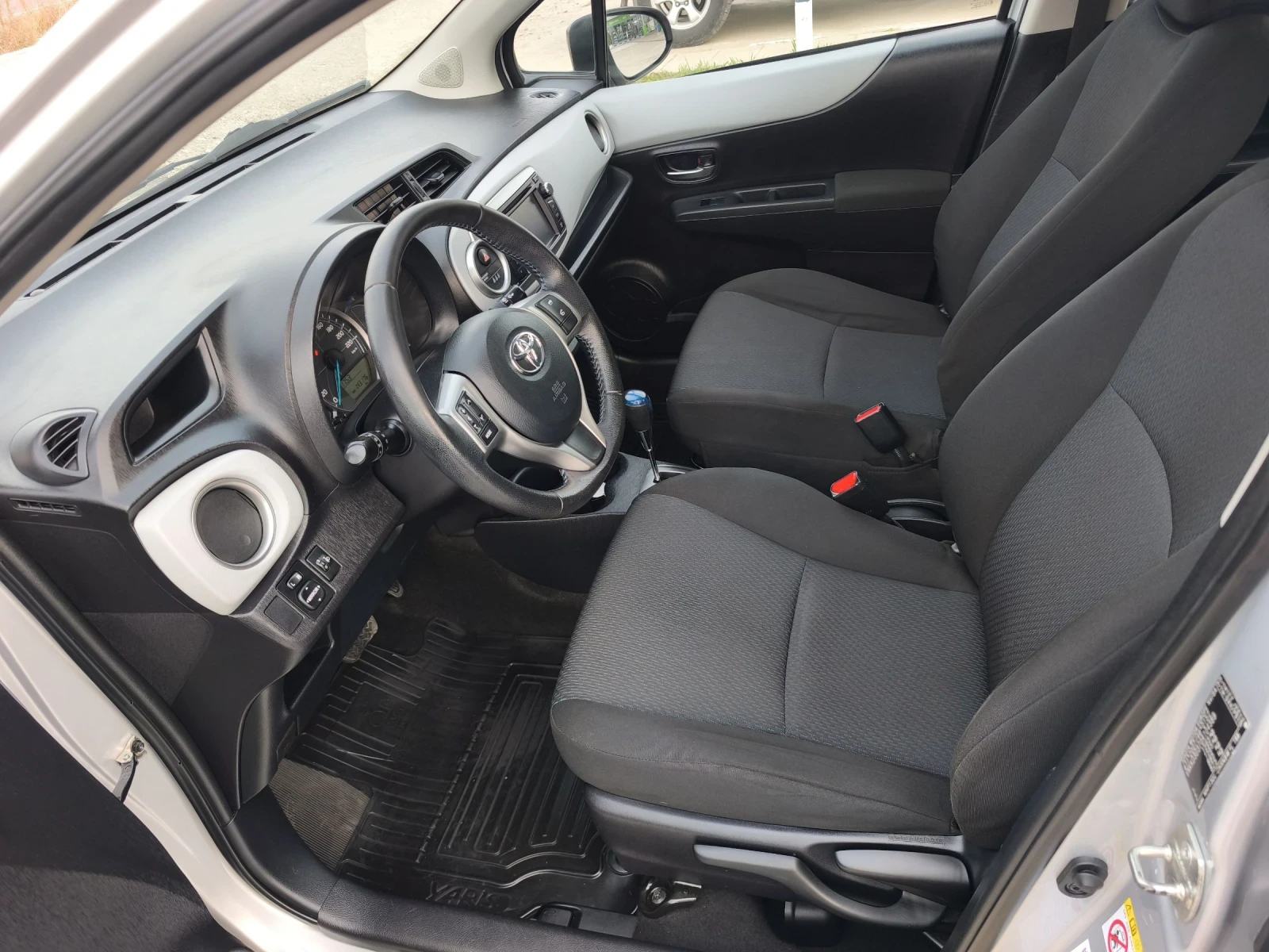 Toyota Yaris 1.5HYBRID LOUNGE FULL SERVICE IN TOYOTA NEW  | Mobile.bg — изображение 7