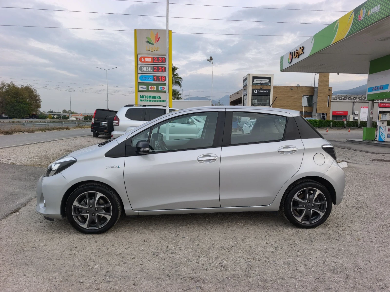 Toyota Yaris 1.5HYBRID LOUNGE FULL SERVICE IN TOYOTA NEW  | Mobile.bg — изображение 6