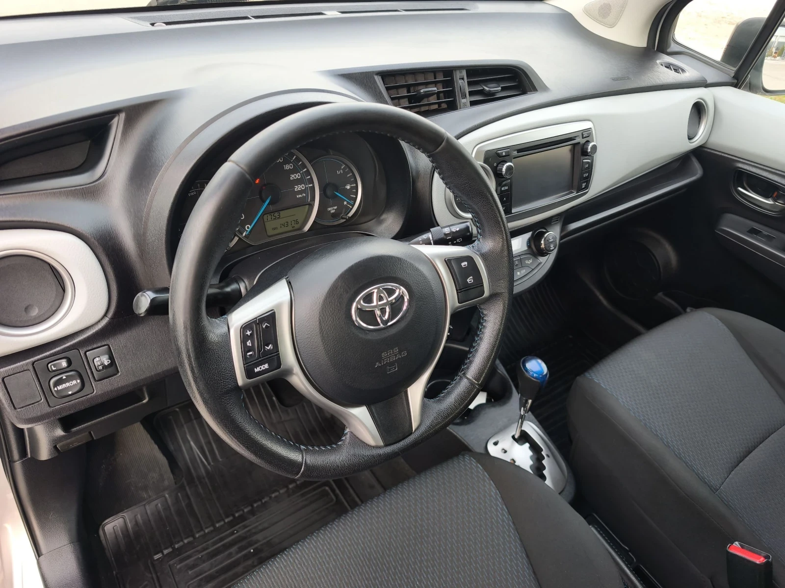Toyota Yaris 1.5HYBRID LOUNGE FULL SERVICE IN TOYOTA NEW  | Mobile.bg — изображение 8