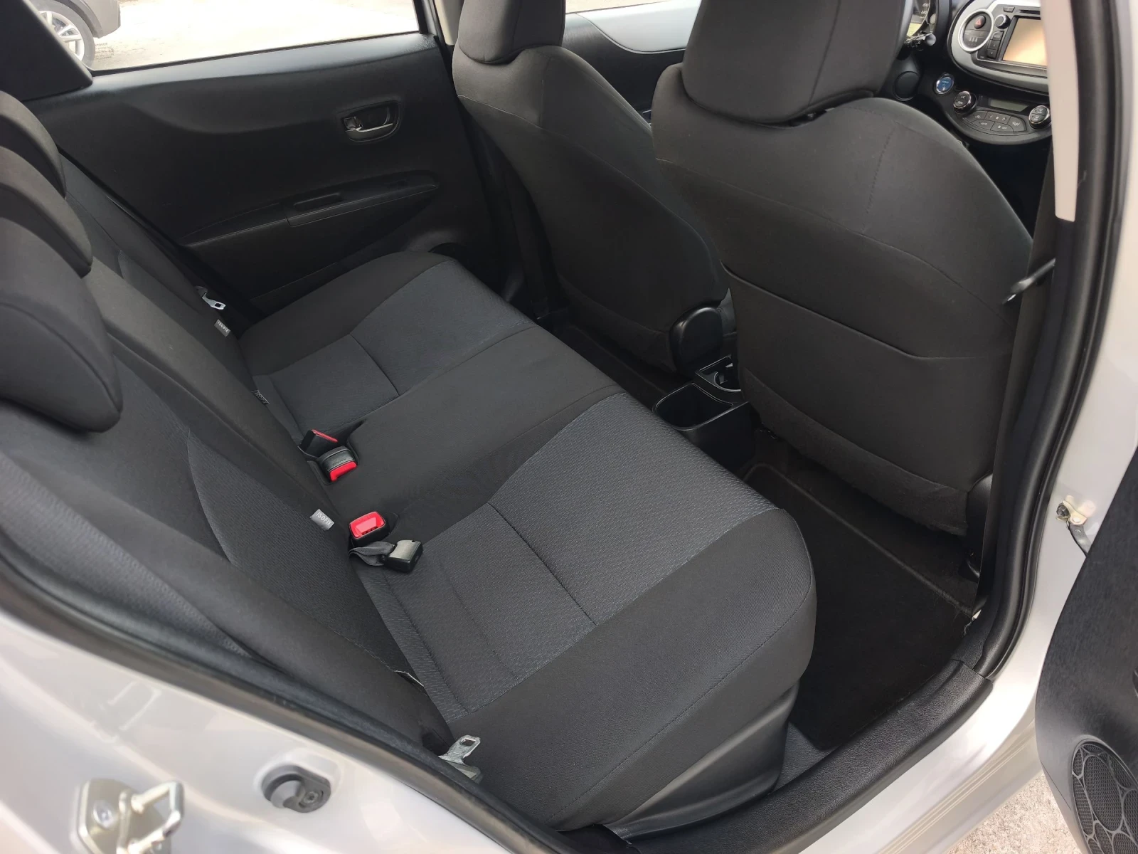 Toyota Yaris 1.5HYBRID LOUNGE FULL SERVICE IN TOYOTA NEW  | Mobile.bg — изображение 10