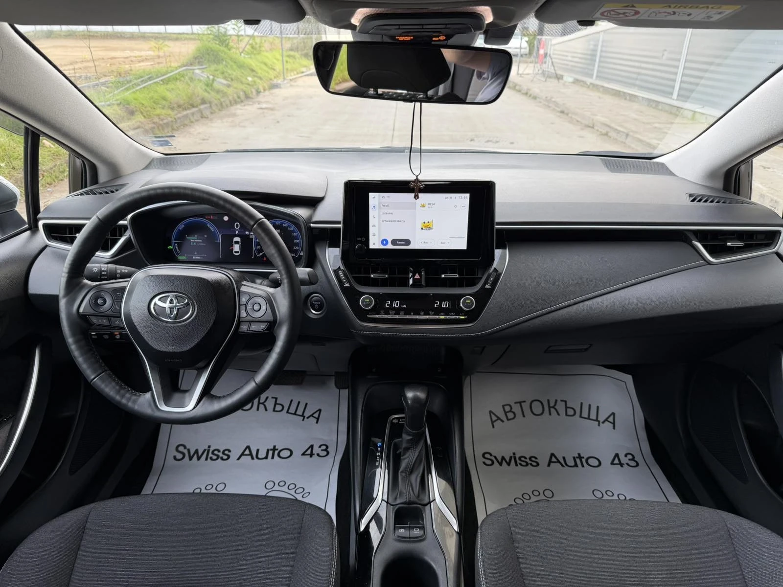 Toyota Corolla 1.8 Hybrid - изображение 10