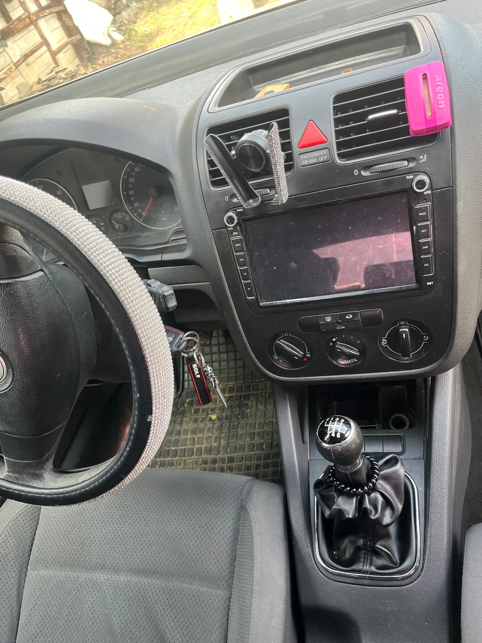 VW Golf 1.9 105кс-6скорости, снимка 5 - Автомобили и джипове - 53799059