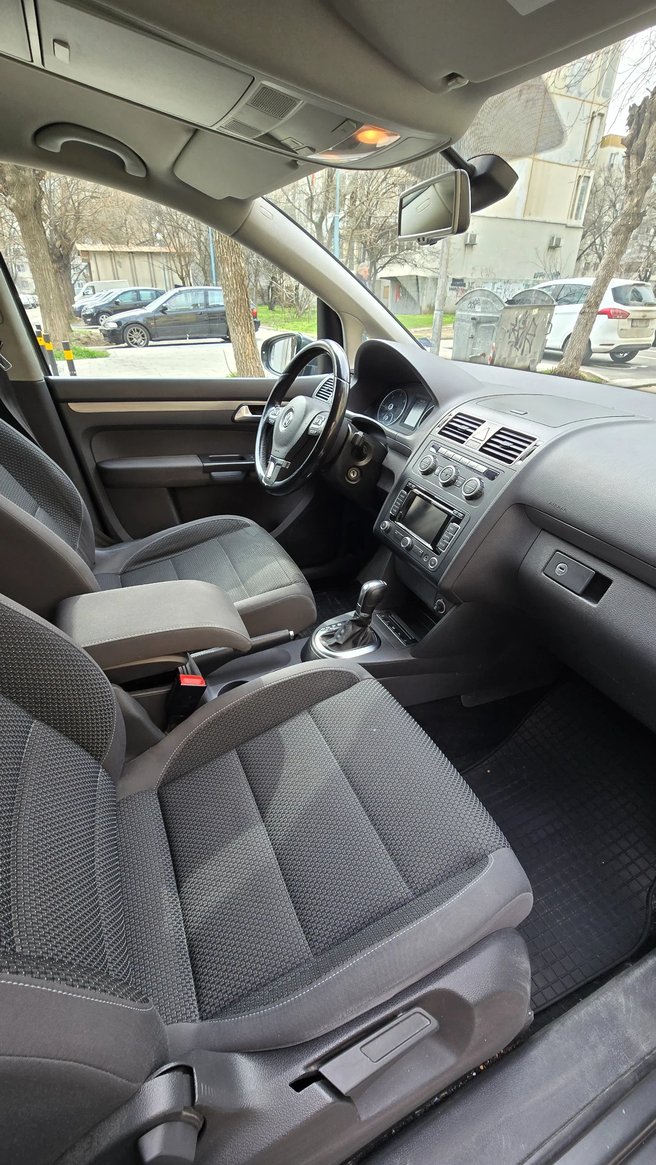 VW Touran 2.0 TDI, снимка 15 - Автомобили и джипове - 53734598