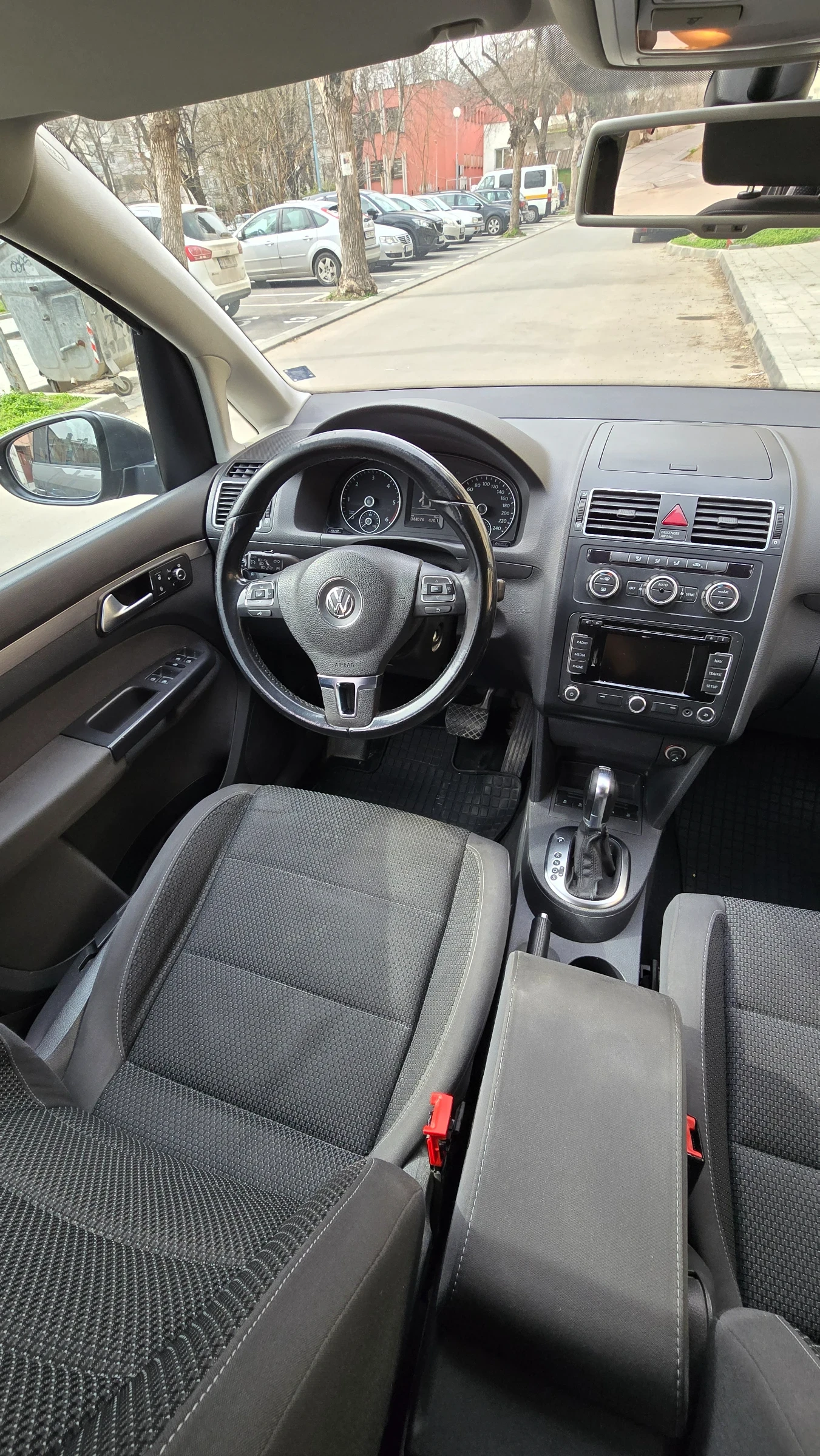 VW Touran 2.0 TDI, снимка 10 - Автомобили и джипове - 53734598