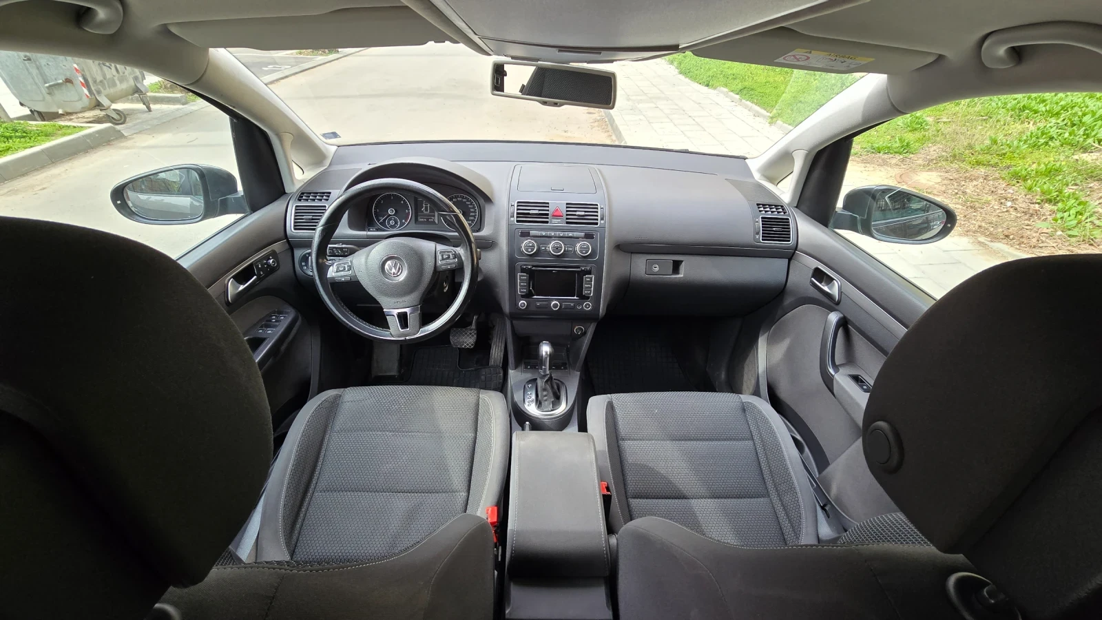 VW Touran 2.0 TDI, снимка 8 - Автомобили и джипове - 53734598