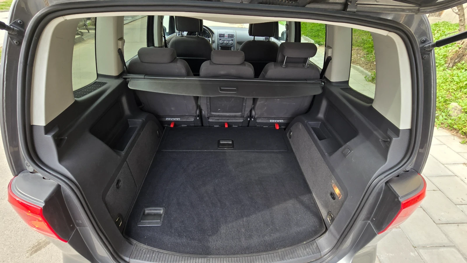 VW Touran 2.0 TDI, снимка 13 - Автомобили и джипове - 53734598