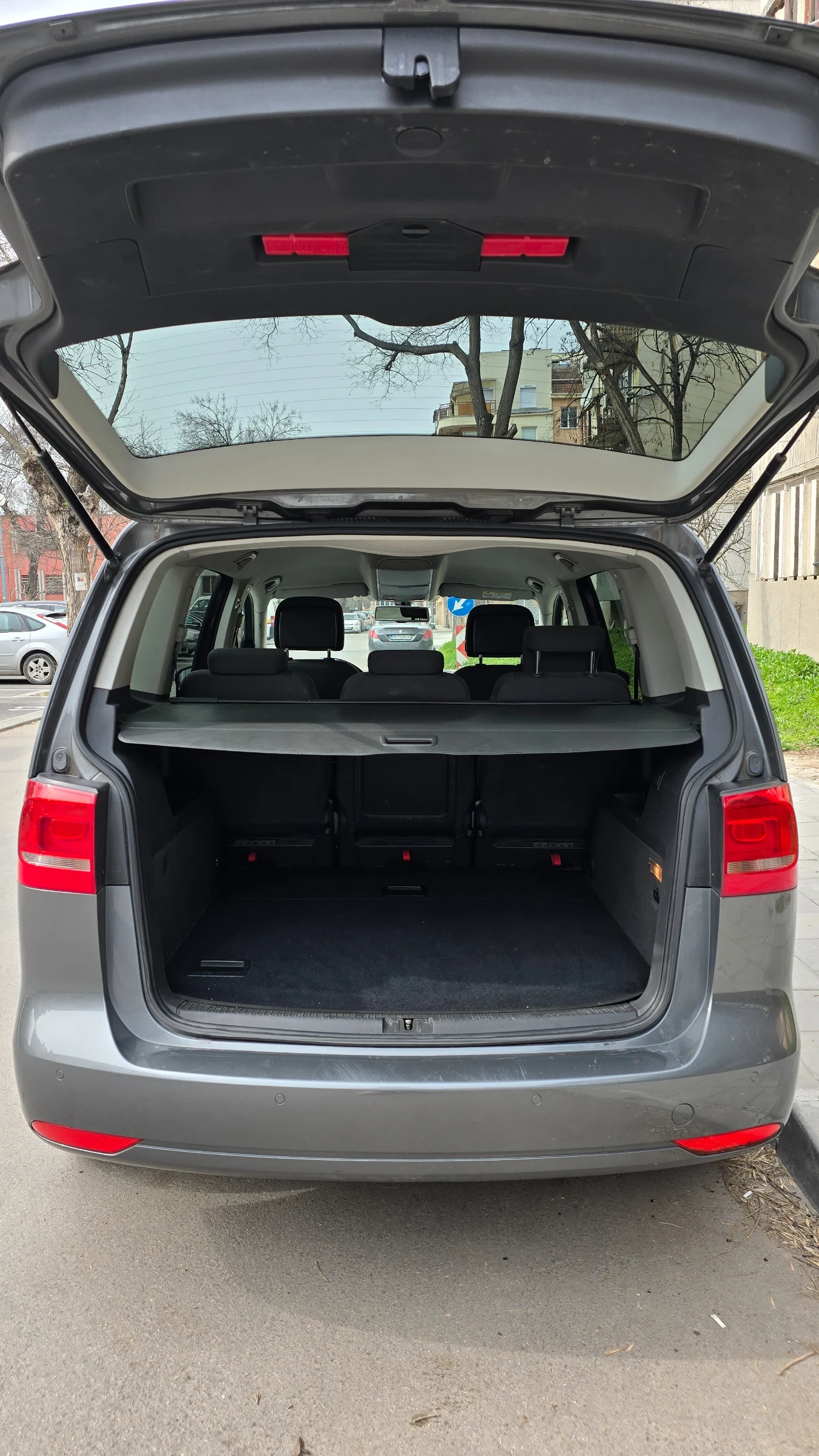 VW Touran 2.0 TDI, снимка 12 - Автомобили и джипове - 53734598