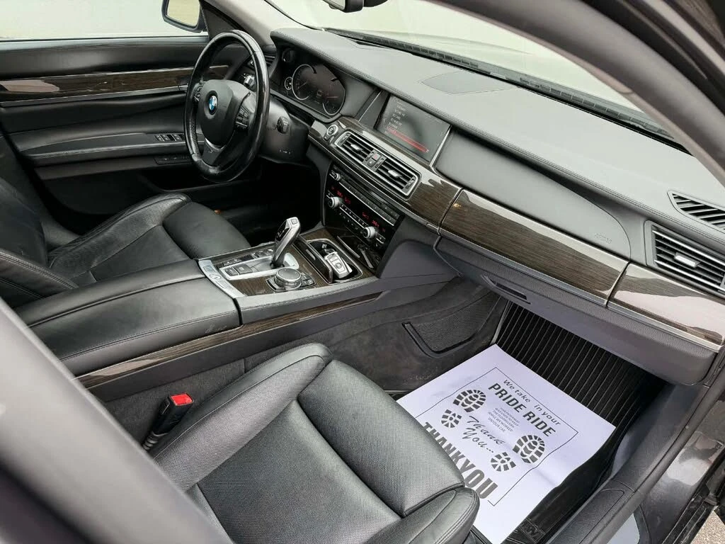 BMW 750 !xDrive!* АвтоКредит* Цена до БГ* , снимка 11 - Автомобили и джипове - 53804672