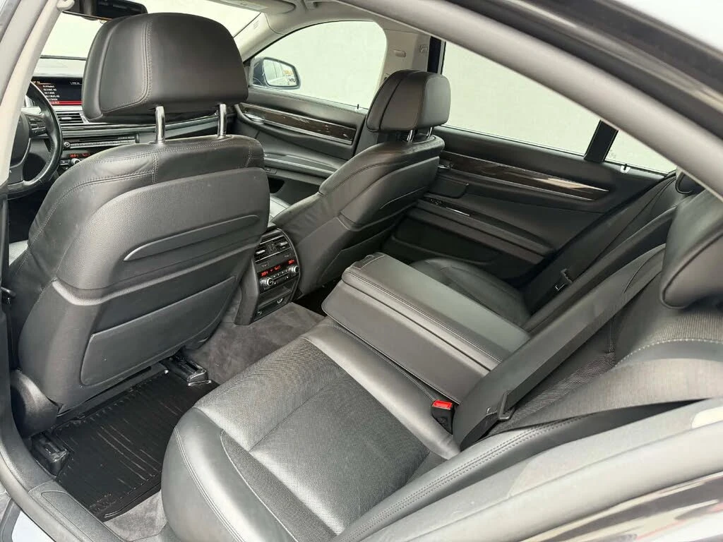 BMW 750 !xDrive!* АвтоКредит* Цена до БГ* , снимка 12 - Автомобили и джипове - 53804672