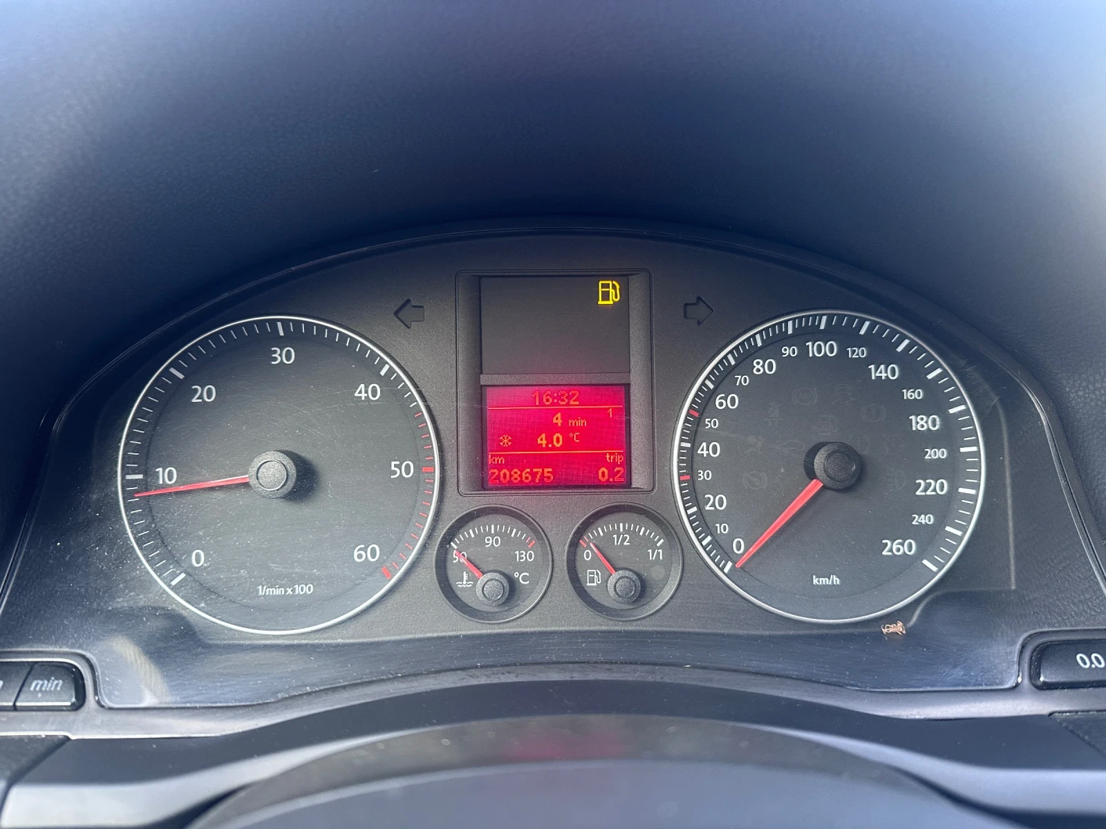 VW Golf 2.0TDI - КЛИМАТРОНИК, снимка 15 - Автомобили и джипове - 53868699