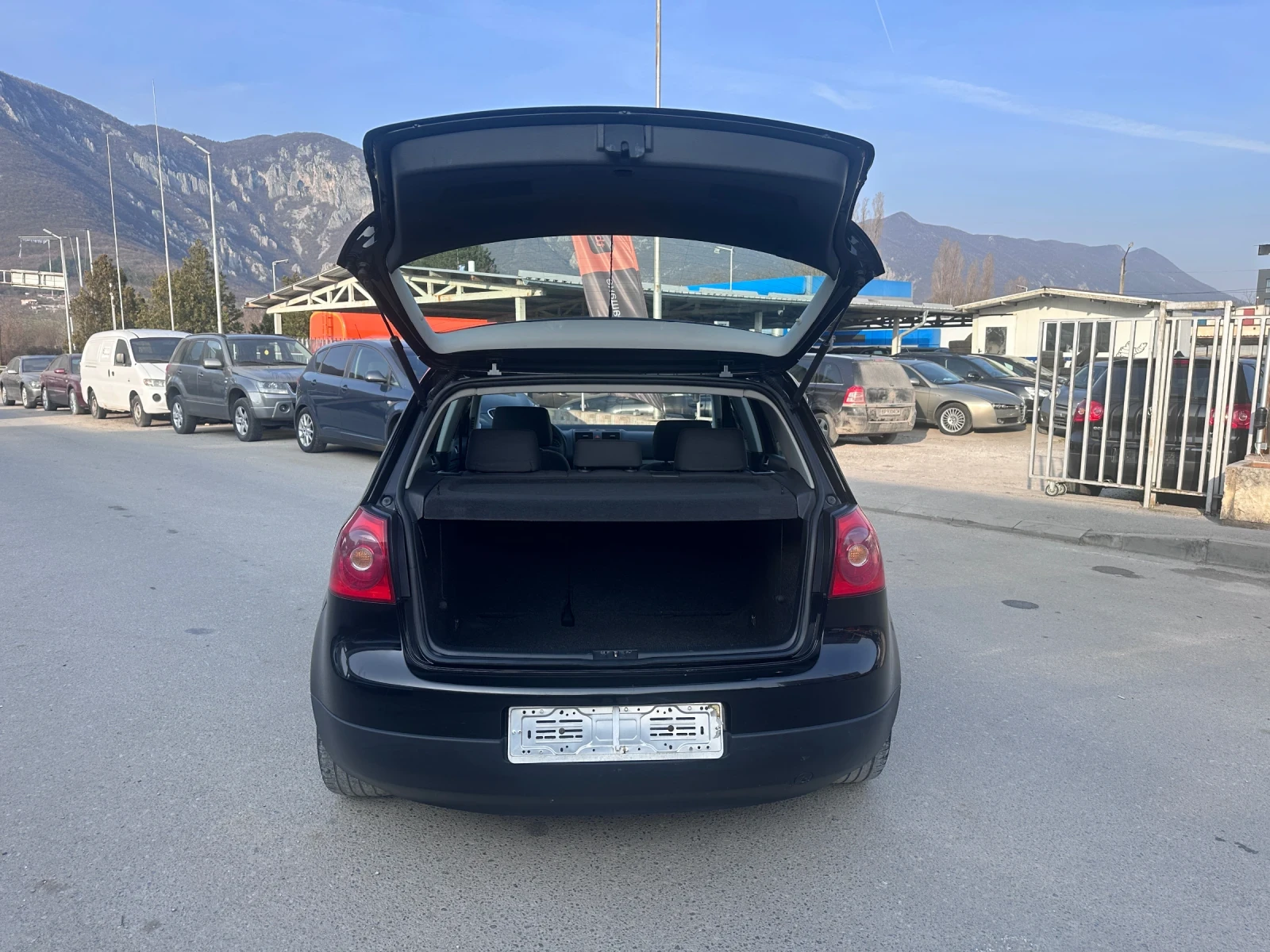 VW Golf 2.0TDI - КЛИМАТРОНИК, снимка 17 - Автомобили и джипове - 53868699