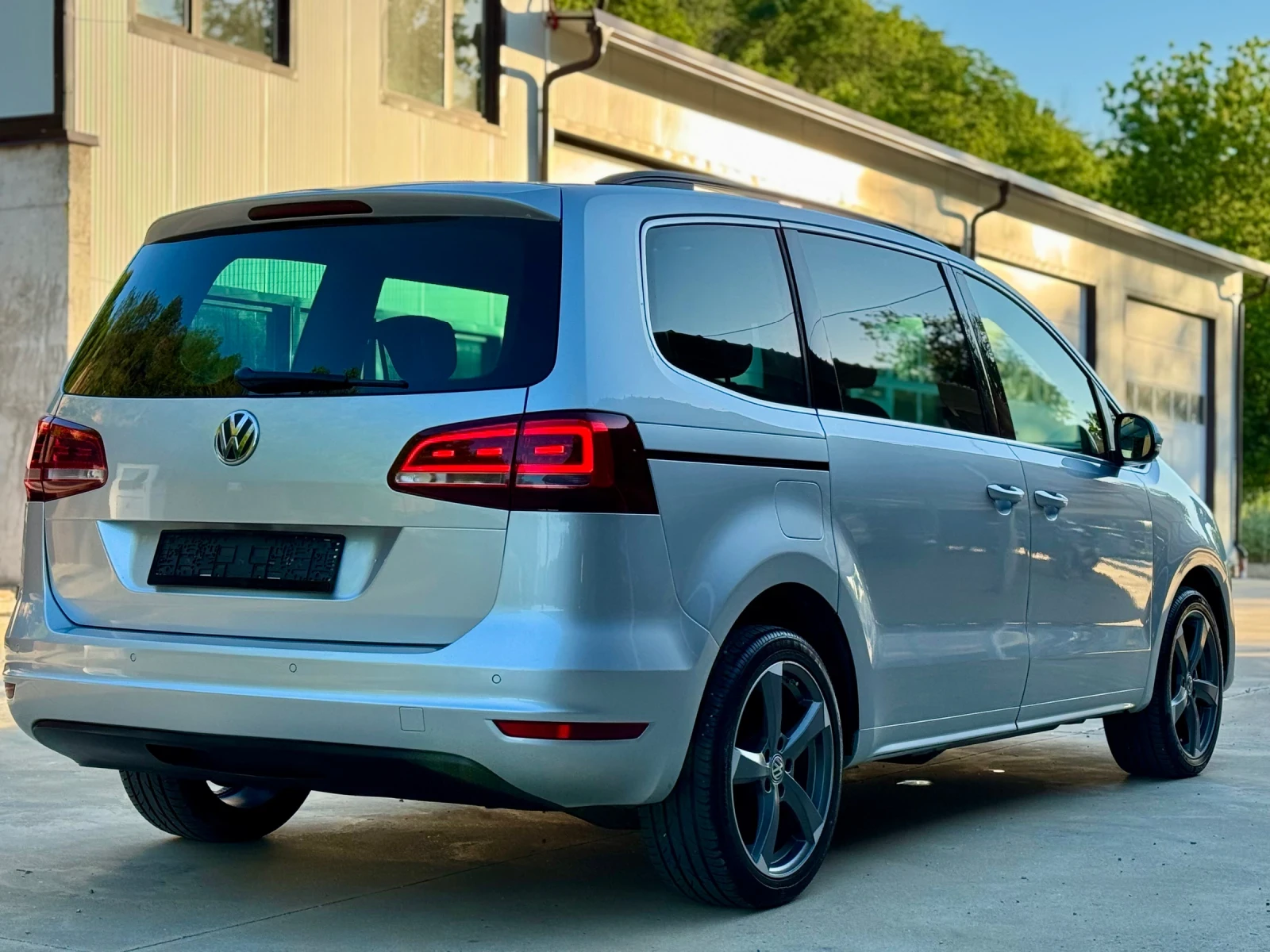VW Sharan * 2.0TDI* DSG* HIGHLINE* NAVI* , снимка 6 - Автомобили и джипове - 54683145