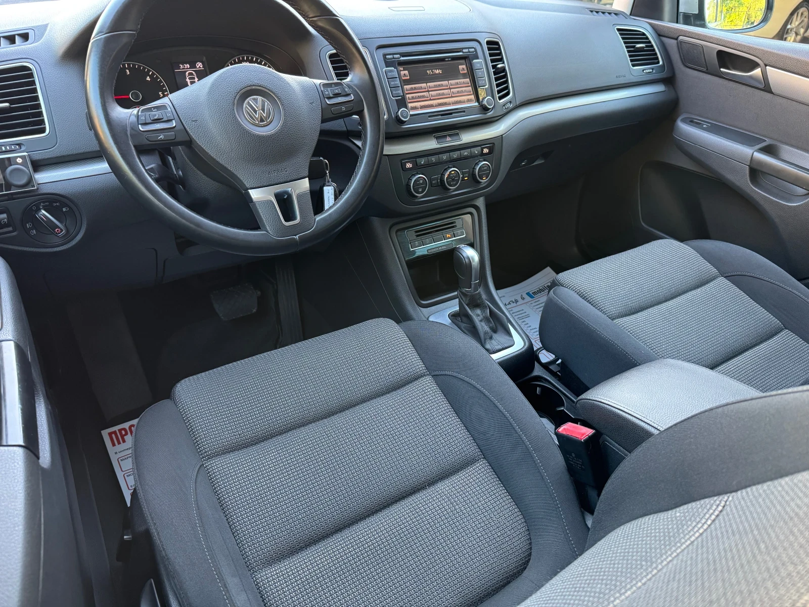 VW Sharan * 2.0TDI* DSG* HIGHLINE* NAVI* , снимка 13 - Автомобили и джипове - 54683145