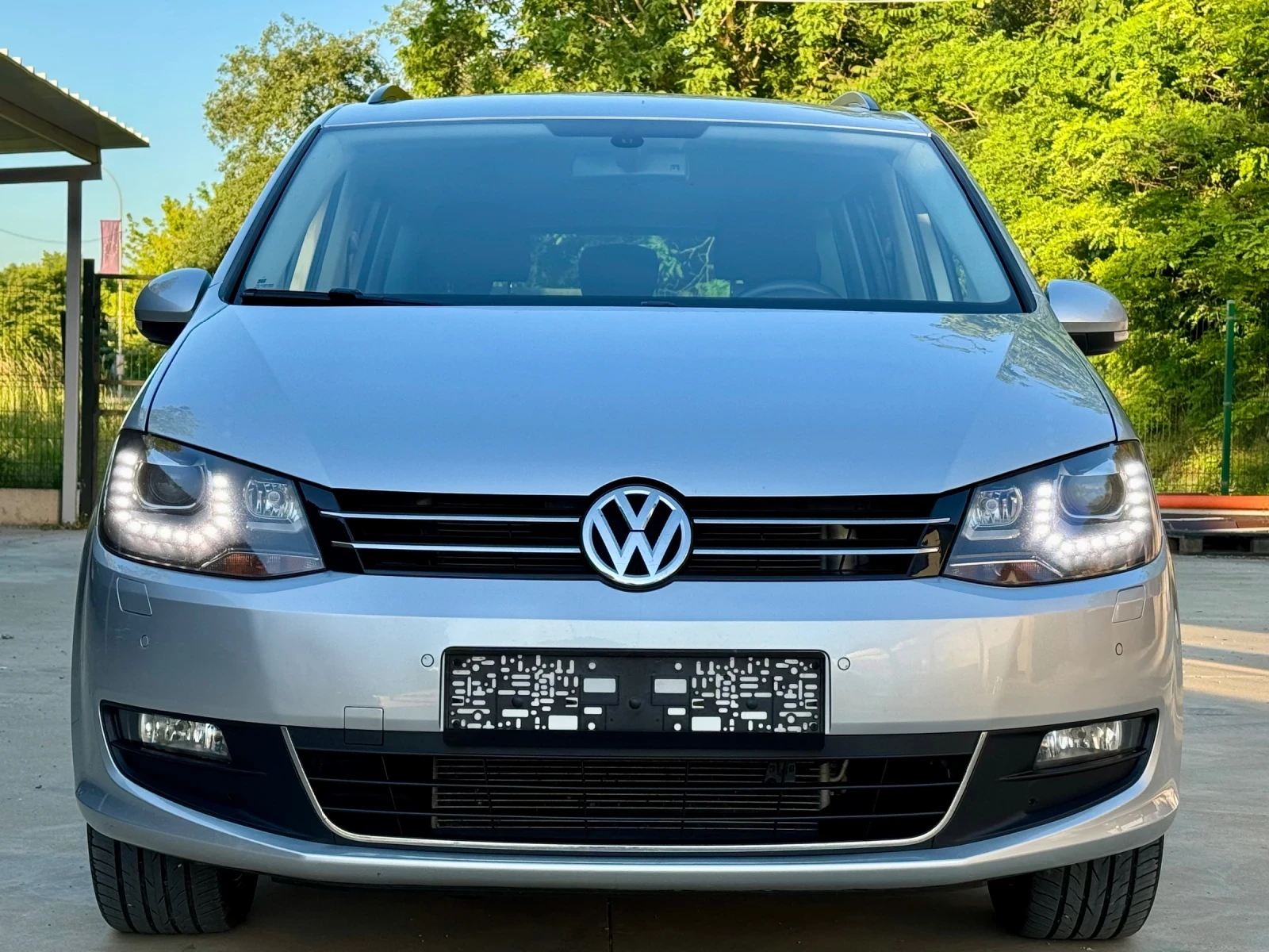 VW Sharan * 2.0TDI* DSG* HIGHLINE* NAVI* , снимка 2 - Автомобили и джипове - 54683145