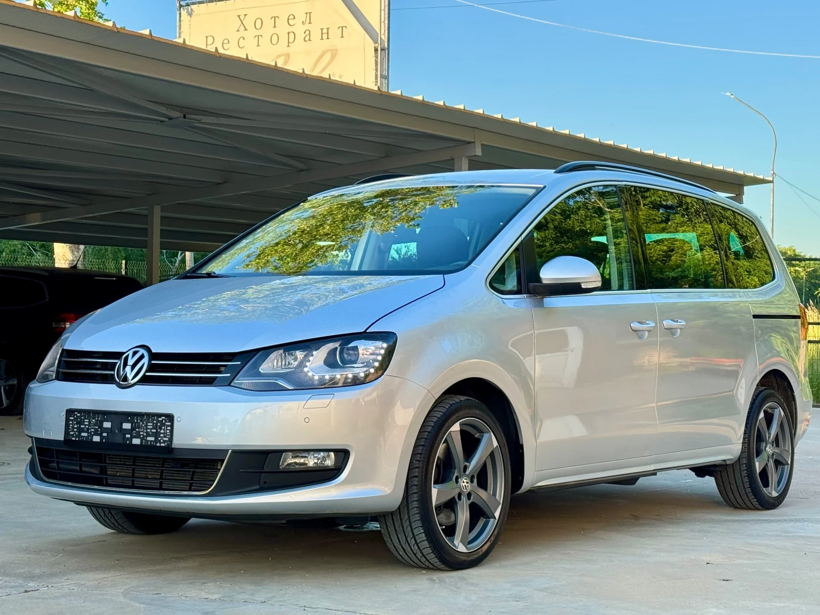 VW Sharan * 2.0TDI* DSG* HIGHLINE* NAVI* , снимка 3 - Автомобили и джипове - 54683145