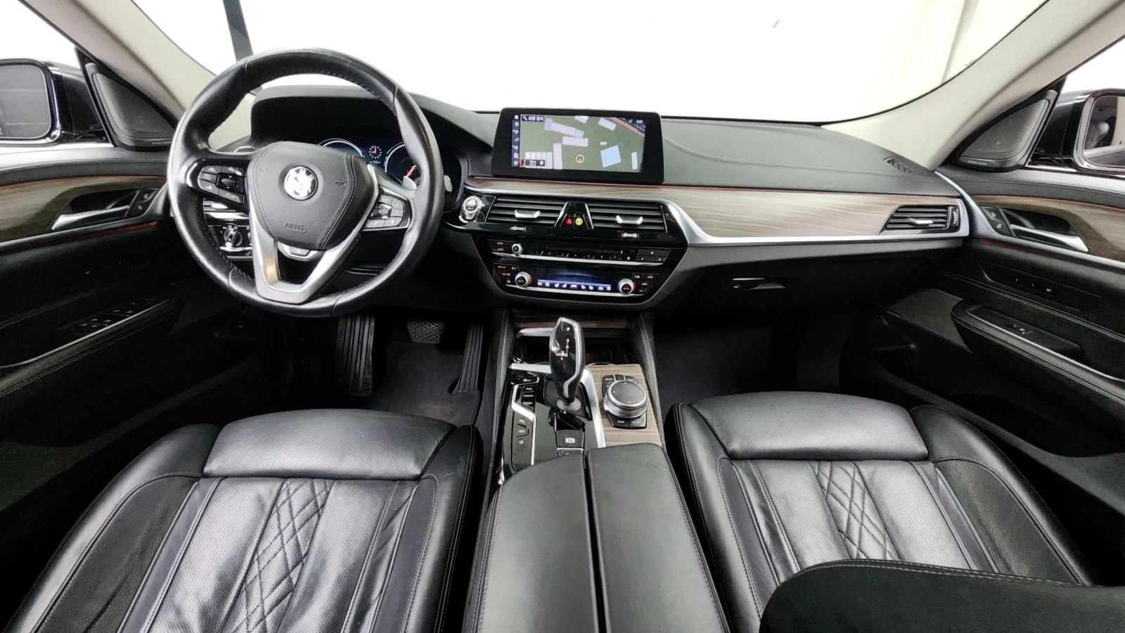 BMW 6 GT 640i xDrive Luxury | HUD | 360  Камера | Soft Clos, снимка 6 - Автомобили и джипове - 54856880