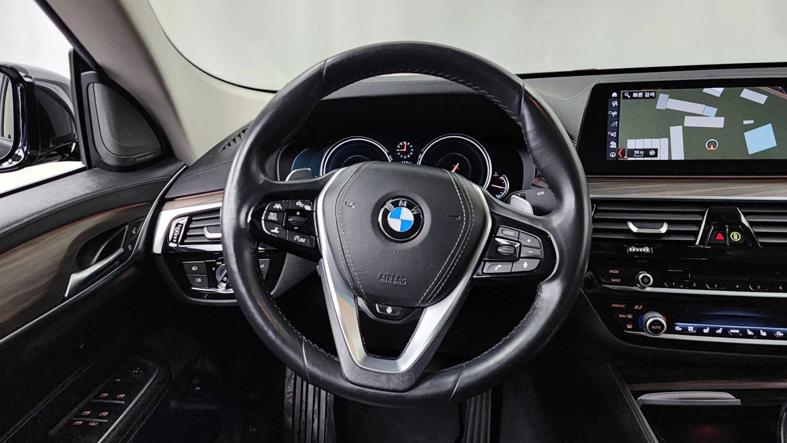 BMW 6 GT 640i xDrive Luxury | HUD | 360  Камера | Soft Clos, снимка 12 - Автомобили и джипове - 54856880
