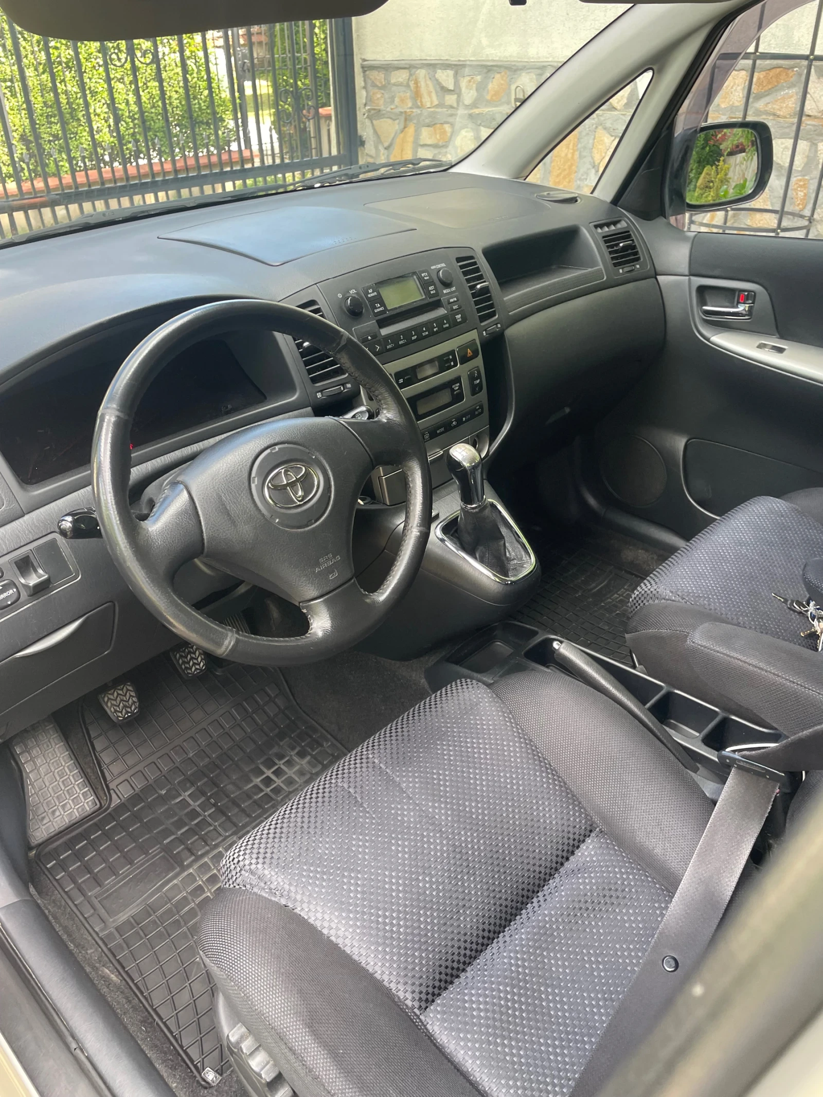Toyota Corolla verso 1.6, снимка 8 - Автомобили и джипове - 54903051