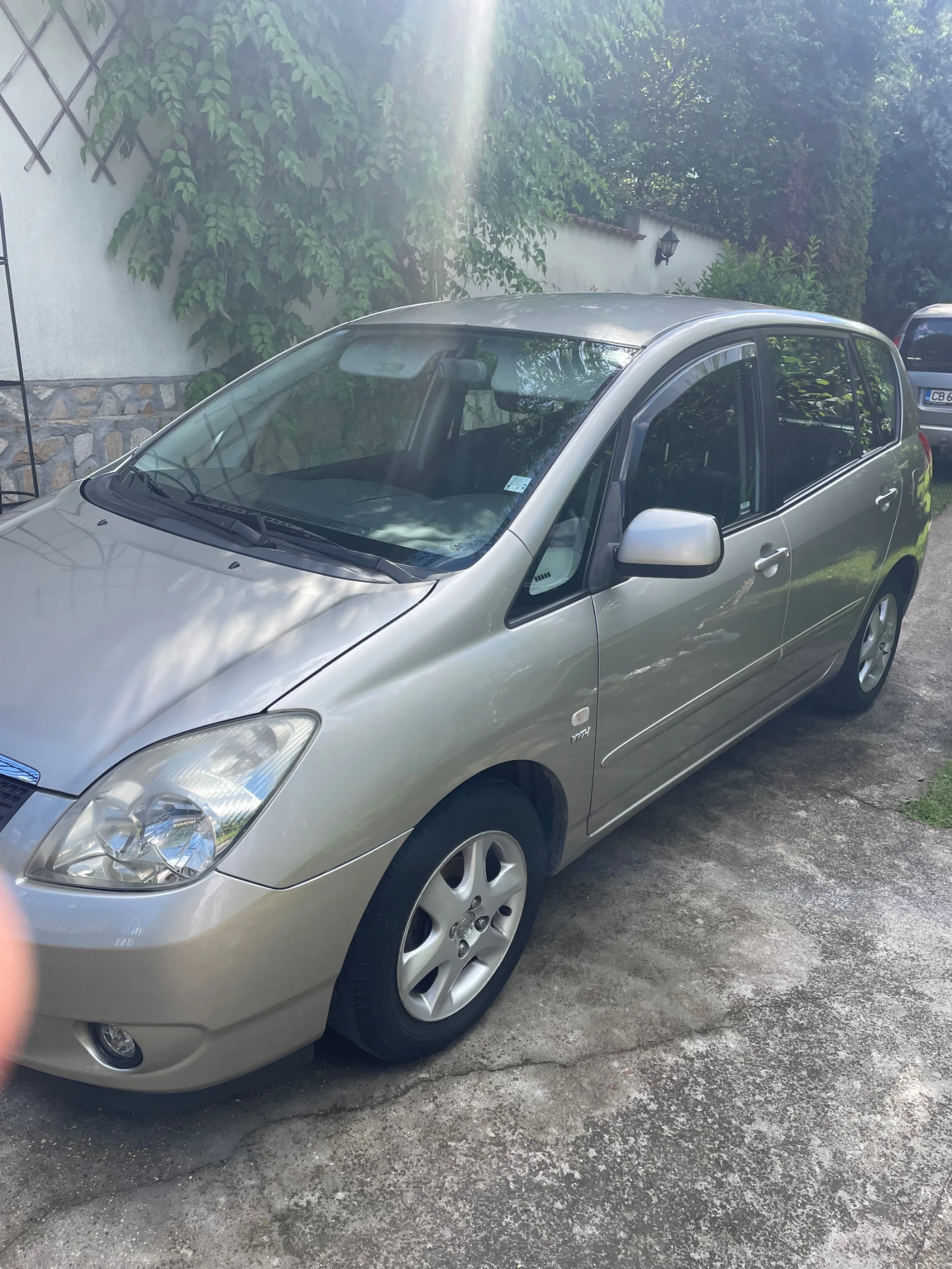 Toyota Corolla verso 1.6, снимка 5 - Автомобили и джипове - 54903051