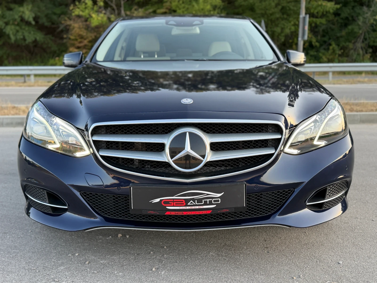 Mercedes-Benz E 350 * LED* DISTRONIC* AIRMATIC* ОБДУЖВАНЕ* , снимка 2 - Автомобили и джипове - 55662178