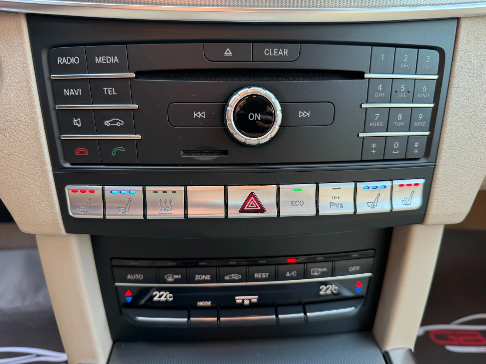 Mercedes-Benz E 350 * LED* DISTRONIC* AIRMATIC* ОБДУЖВАНЕ* , снимка 11 - Автомобили и джипове - 55662178