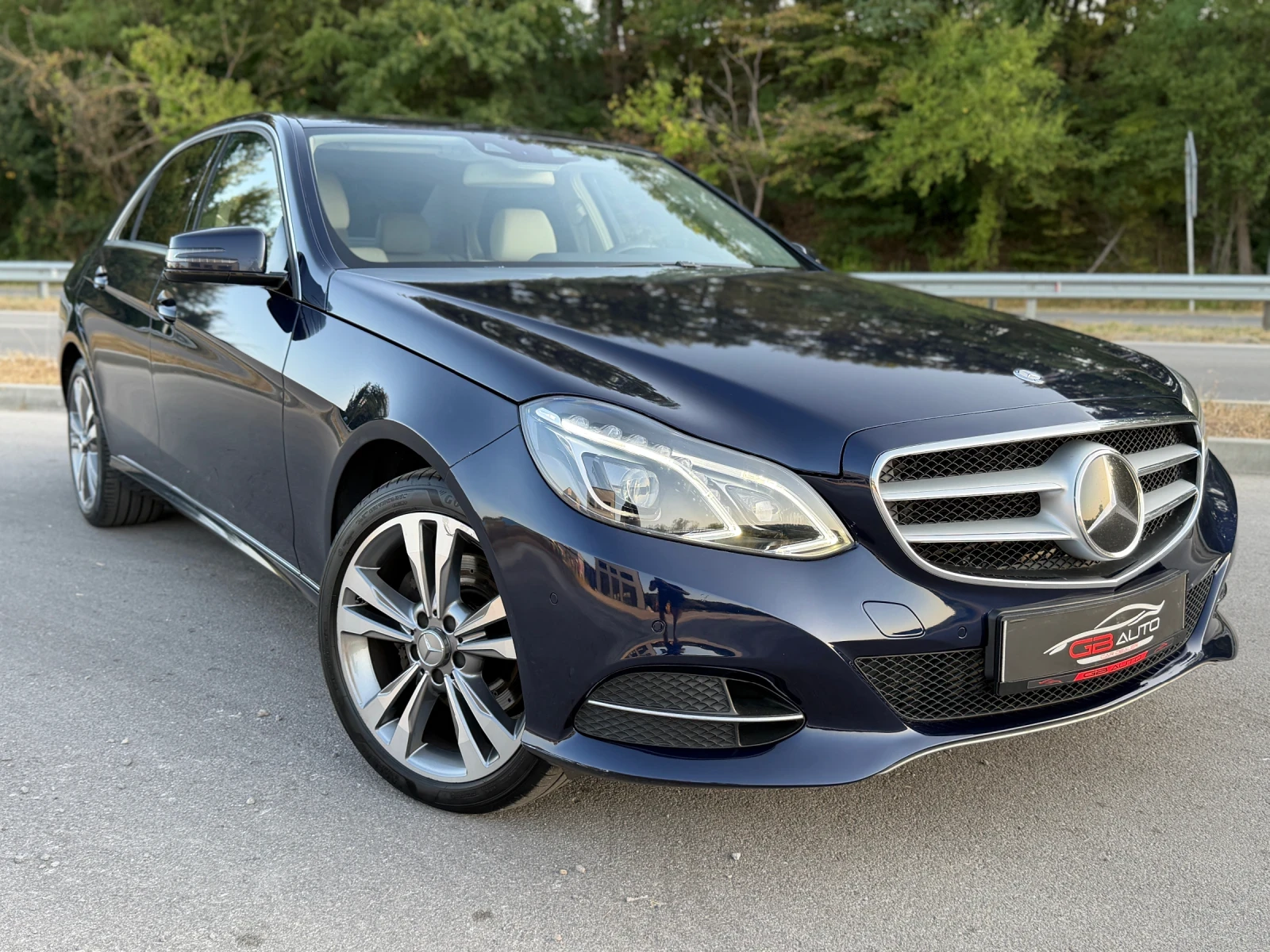 Mercedes-Benz E 350 * LED* DISTRONIC* AIRMATIC* ОБДУЖВАНЕ* , снимка 3 - Автомобили и джипове - 55662178