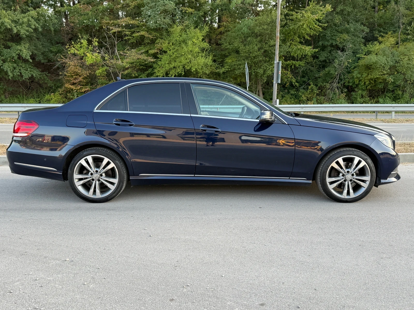 Mercedes-Benz E 350 * LED* DISTRONIC* AIRMATIC* ОБДУЖВАНЕ* , снимка 15 - Автомобили и джипове - 55662178