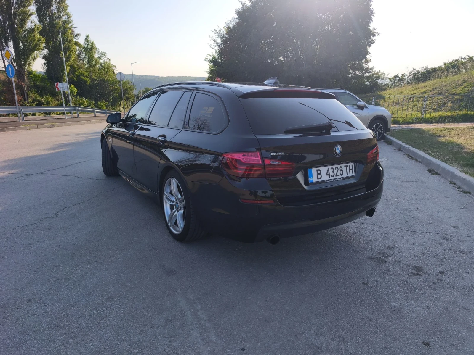 BMW 535 xDrive/SoftClose/KeyLess/Harman, снимка 4 - Автомобили и джипове - 55899796