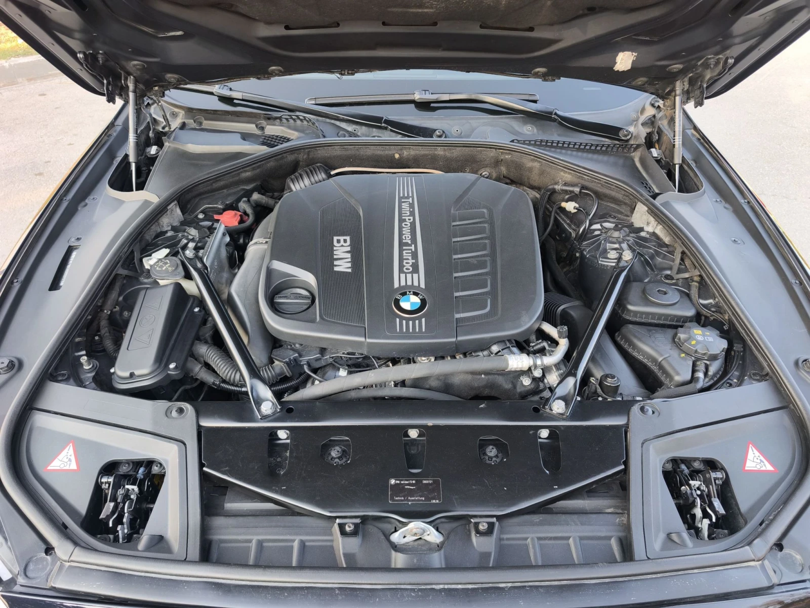 BMW 535 xDrive/SoftClose/KeyLess/Harman, снимка 17 - Автомобили и джипове - 55899796