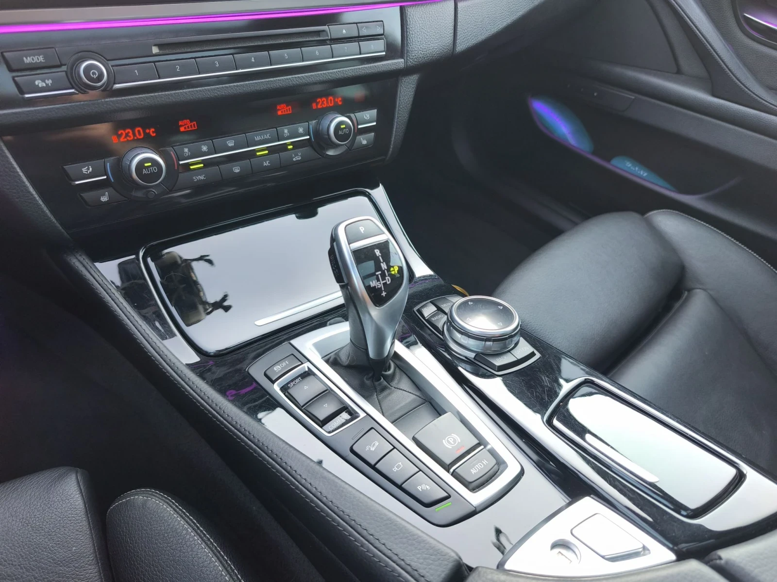 BMW 535 xDrive/SoftClose/KeyLess/Harman, снимка 14 - Автомобили и джипове - 55899796