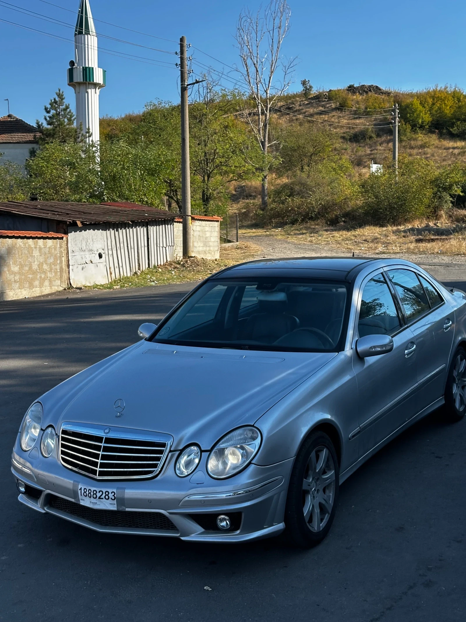 Mercedes-Benz E 320 Пълна E63 AMG предна визия
