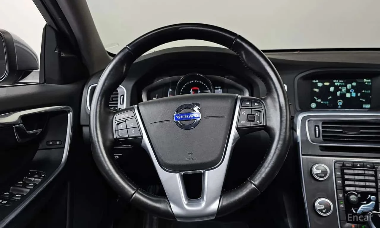 Volvo S60 D3| PANO| ПОДГРЕВИ| КАМЕРА| 2 КЛЮЧА| , снимка 13 - Автомобили и джипове - 56216925
