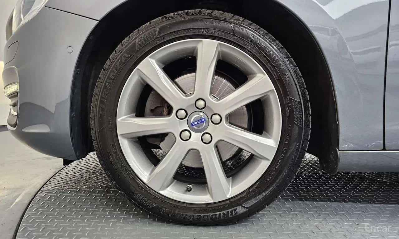 Volvo S60 D3| PANO| ПОДГРЕВИ| КАМЕРА| 2 КЛЮЧА| , снимка 5 - Автомобили и джипове - 56216925