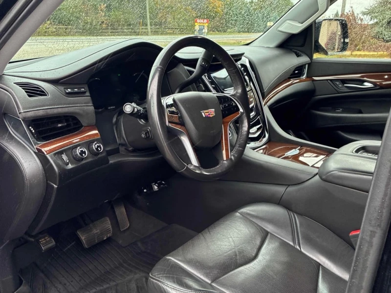 Cadillac Escalade * Luxury * CARFAX * БЕЗ ПЪРВОНАЧАЛНА ВНОСКА, снимка 5 - Автомобили и джипове - 52861683