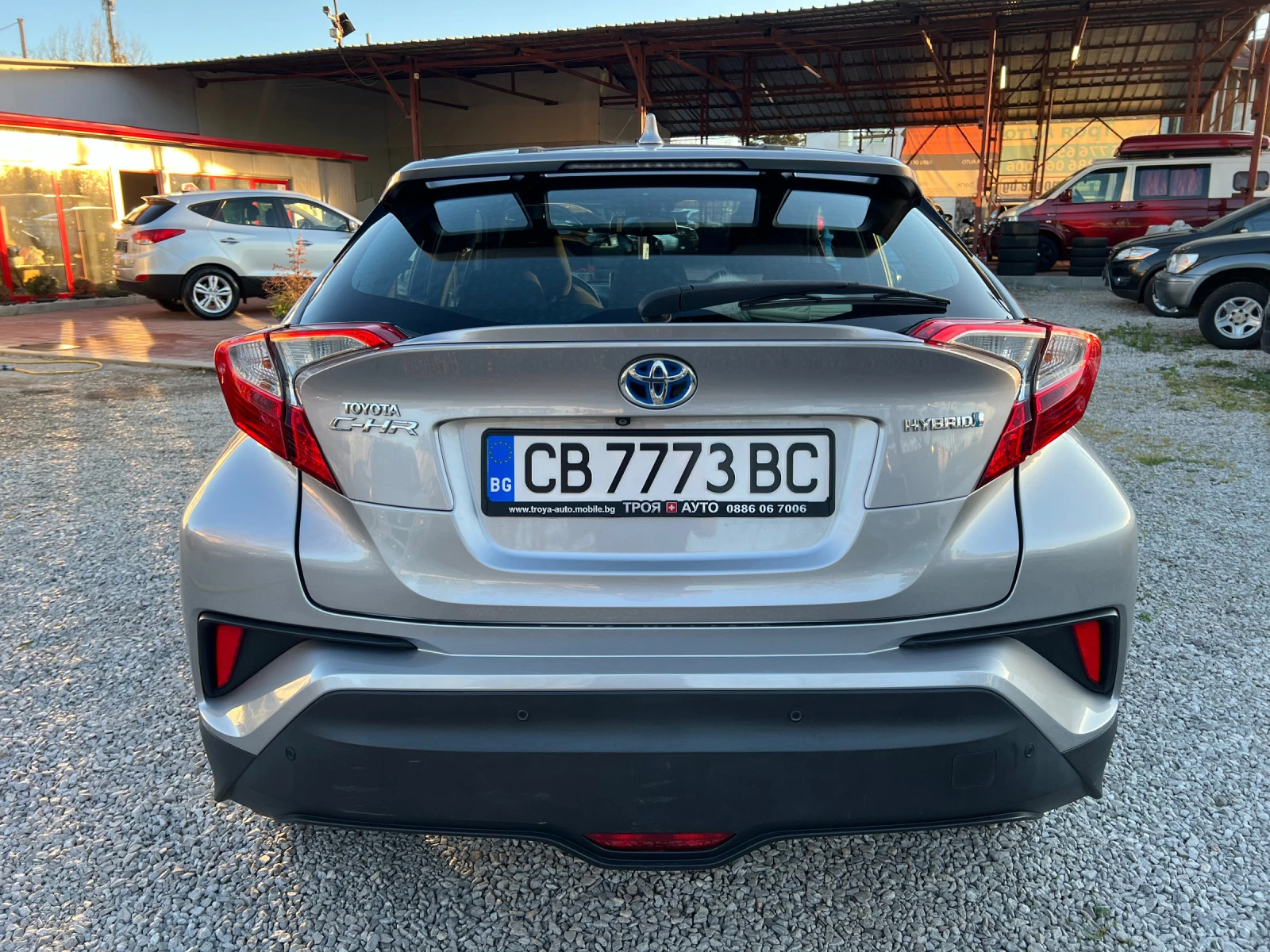 Toyota C-HR 1.8 HYBRID 122кс - изображение 6