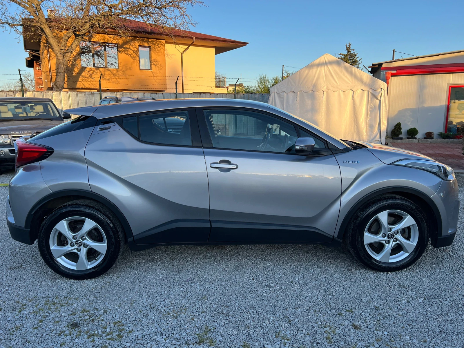 Toyota C-HR 1.8 HYBRID 122кс - изображение 4