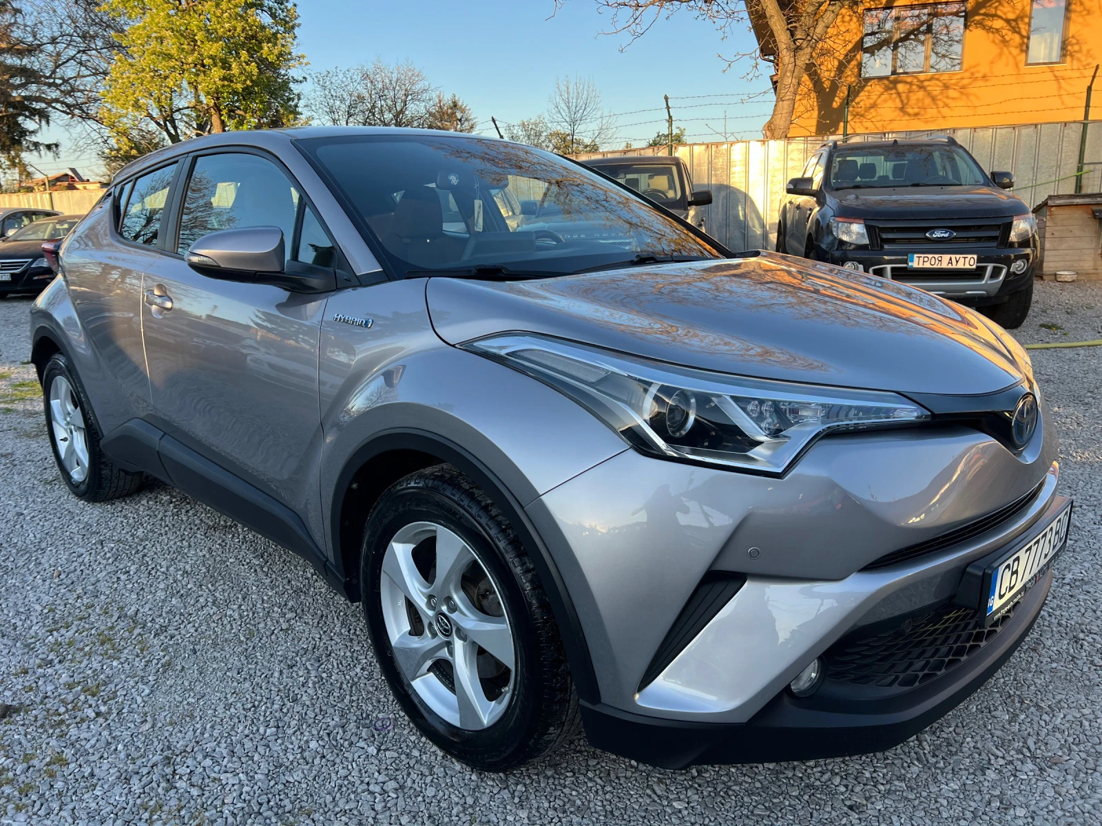 Toyota C-HR 1.8 HYBRID 122кс - изображение 3