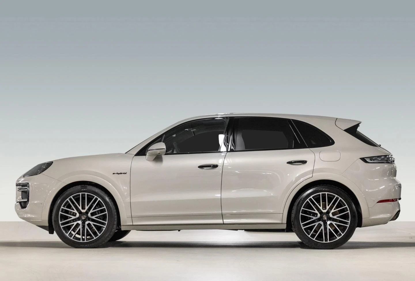 Porsche Cayenne TURBO E-HYBRID/FACELIFT/CARBON/SPORT DESIGN/BOSE/ - изображение 4