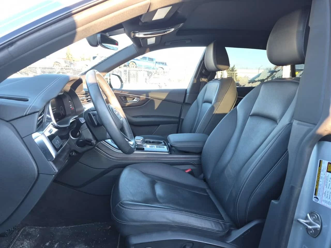 Audi Q8 /MATRIX LED / 360 / DISTRONIC / ОБДУХВАНЕ , снимка 5 - Автомобили и джипове - 53866851