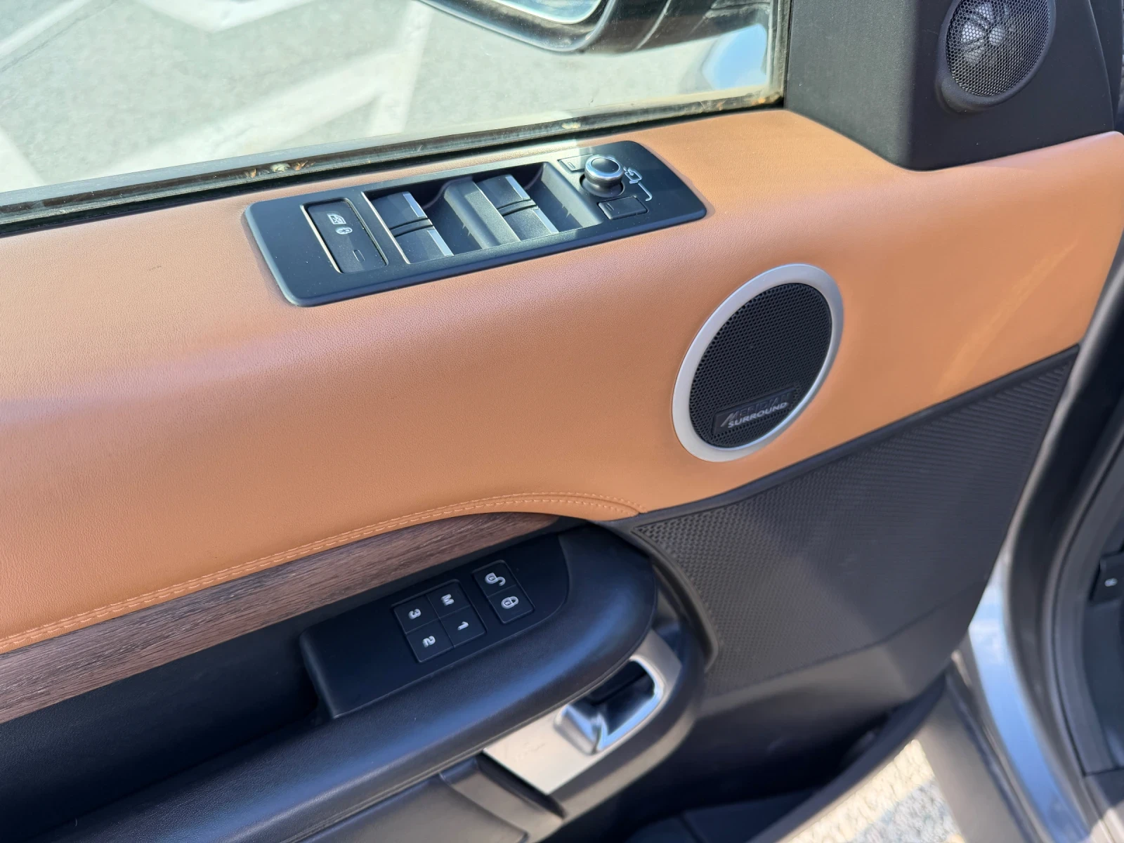 Land Rover Discovery 3.0 HSE TD6, снимка 10 - Автомобили и джипове - 54333579