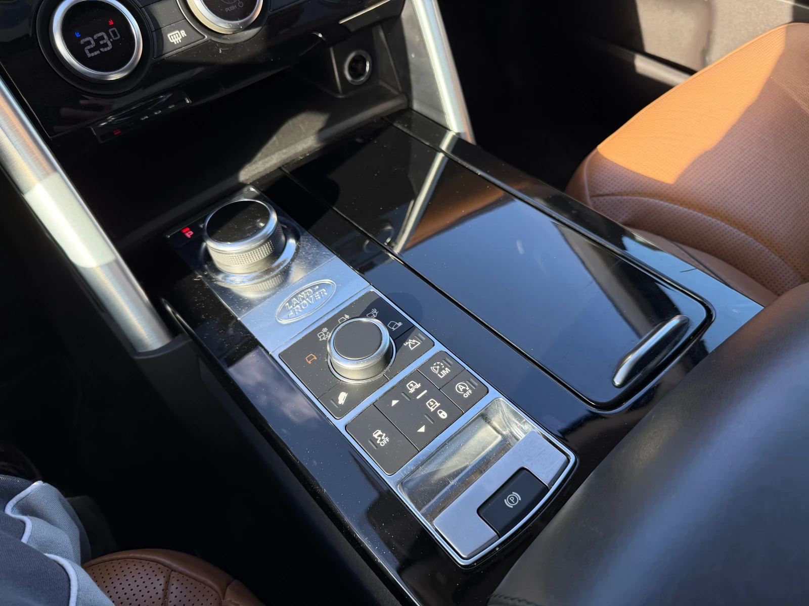 Land Rover Discovery 3.0 HSE TD6, снимка 7 - Автомобили и джипове - 54333579