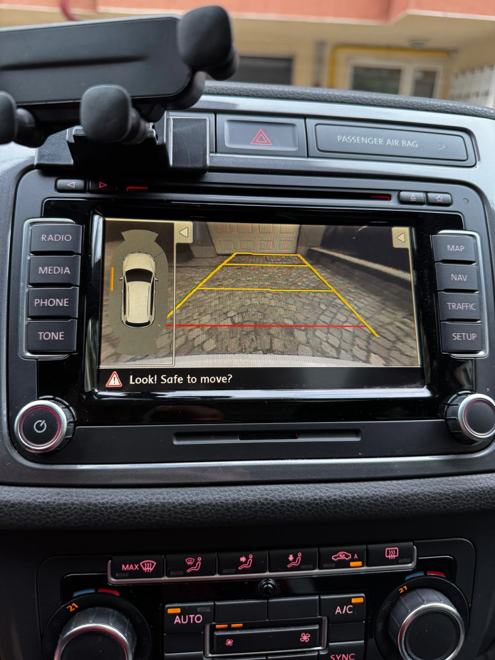 VW Tiguan 2.0 TDI R-Line/ DSG / DynAudio / DCC , снимка 14 - Автомобили и джипове - 54607727