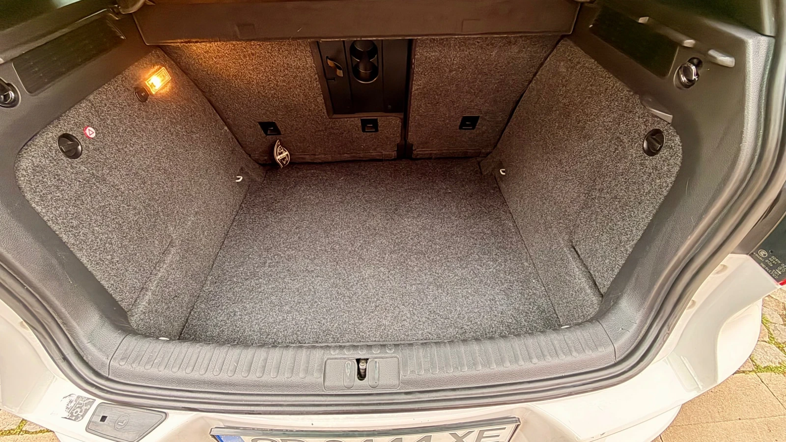 VW Tiguan 2.0 TDI R-Line/ DSG / DynAudio / DCC , снимка 7 - Автомобили и джипове - 54607727