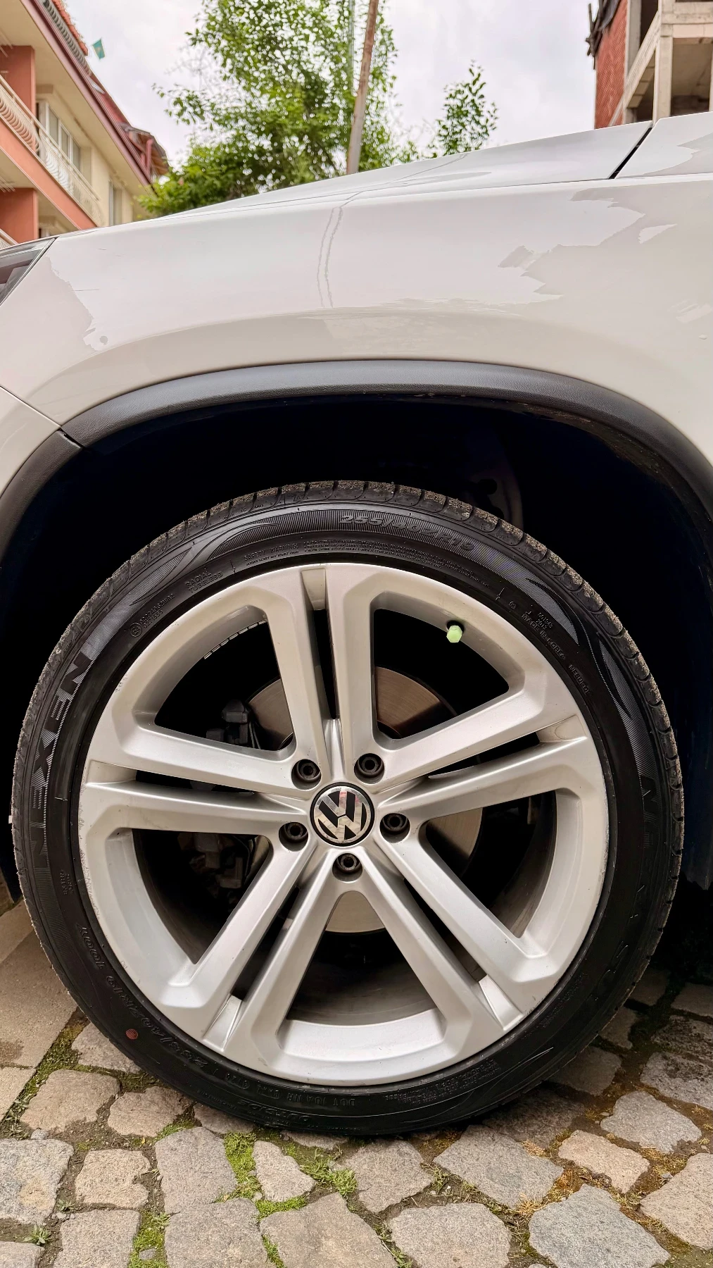 VW Tiguan 2.0 TDI R-Line/ DSG / DynAudio / DCC , снимка 16 - Автомобили и джипове - 54607727