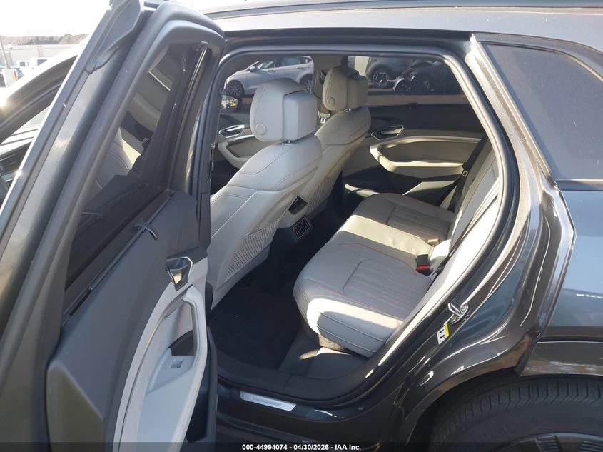 Audi Q8 E-Tron Prestige Quattro, снимка 8 - Автомобили и джипове - 54874938