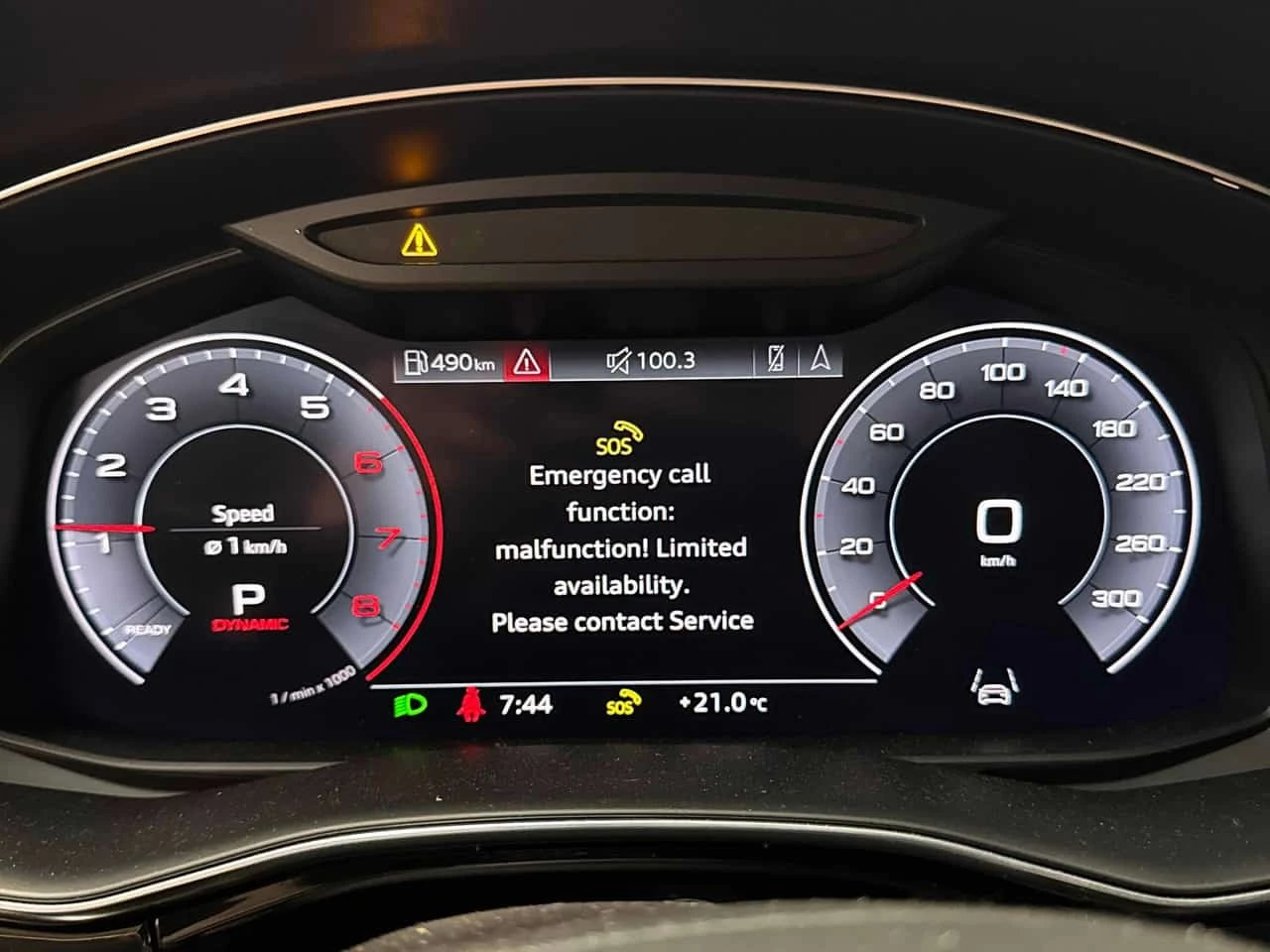 Audi Q8 * Technik * CARFAX * БЕЗ ПЪРВОНАЧАЛНА ВНОСКА, снимка 10 - Автомобили и джипове - 56320719