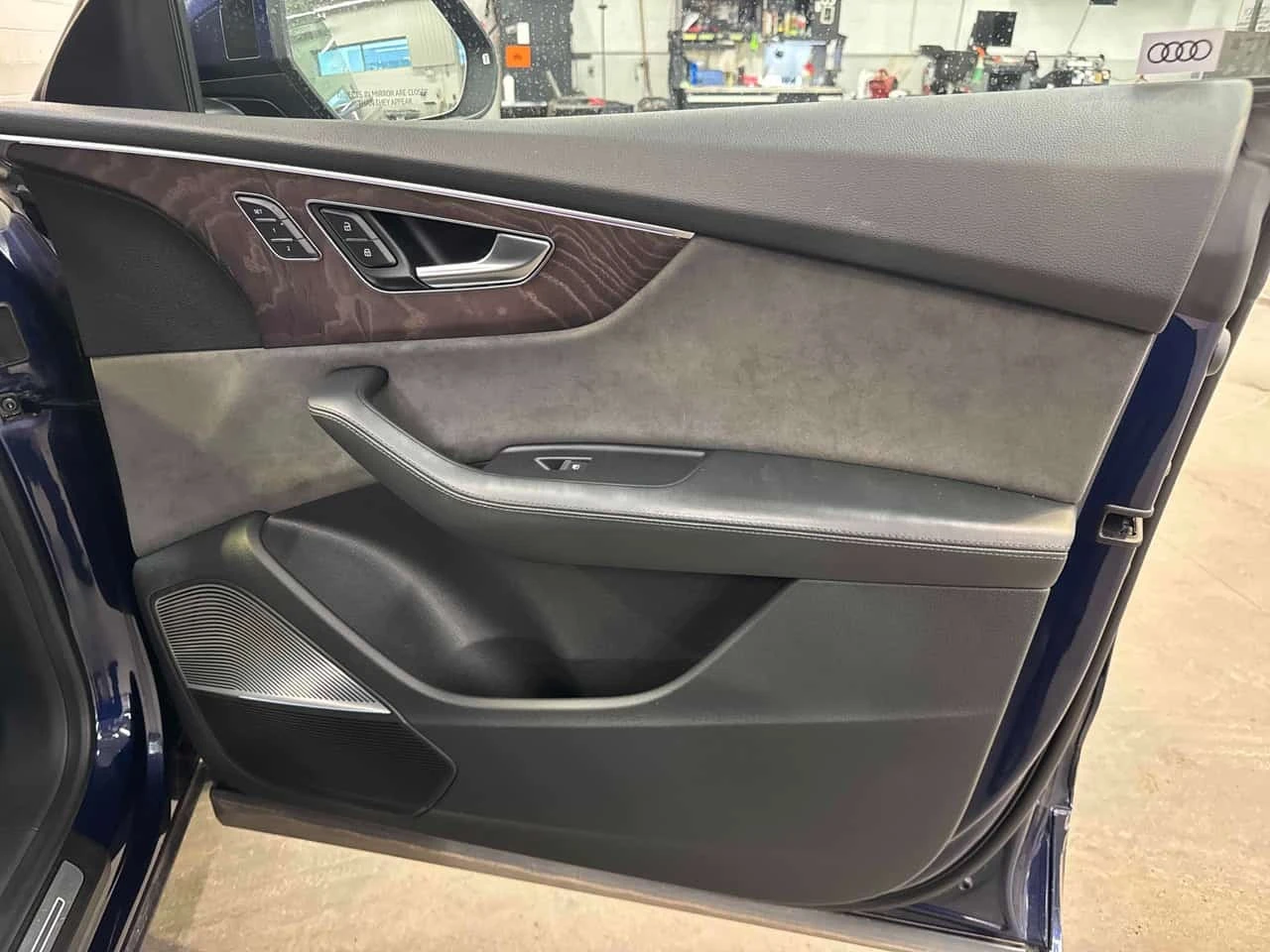 Audi Q8 * Technik * CARFAX * БЕЗ ПЪРВОНАЧАЛНА ВНОСКА, снимка 13 - Автомобили и джипове - 56320719